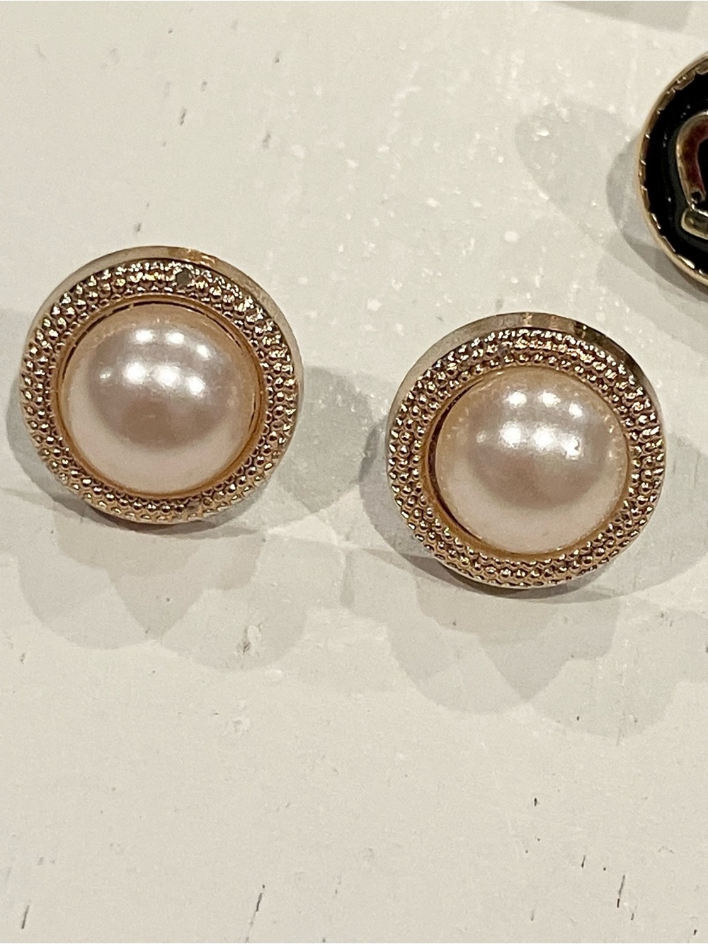 Elegant Pearl & Gold Tone Pin Set of 2